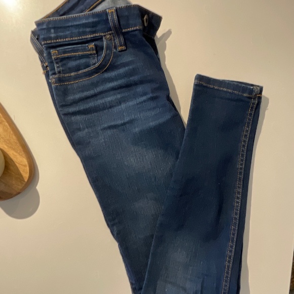 Guess Jeans - Picture 1 of 4
